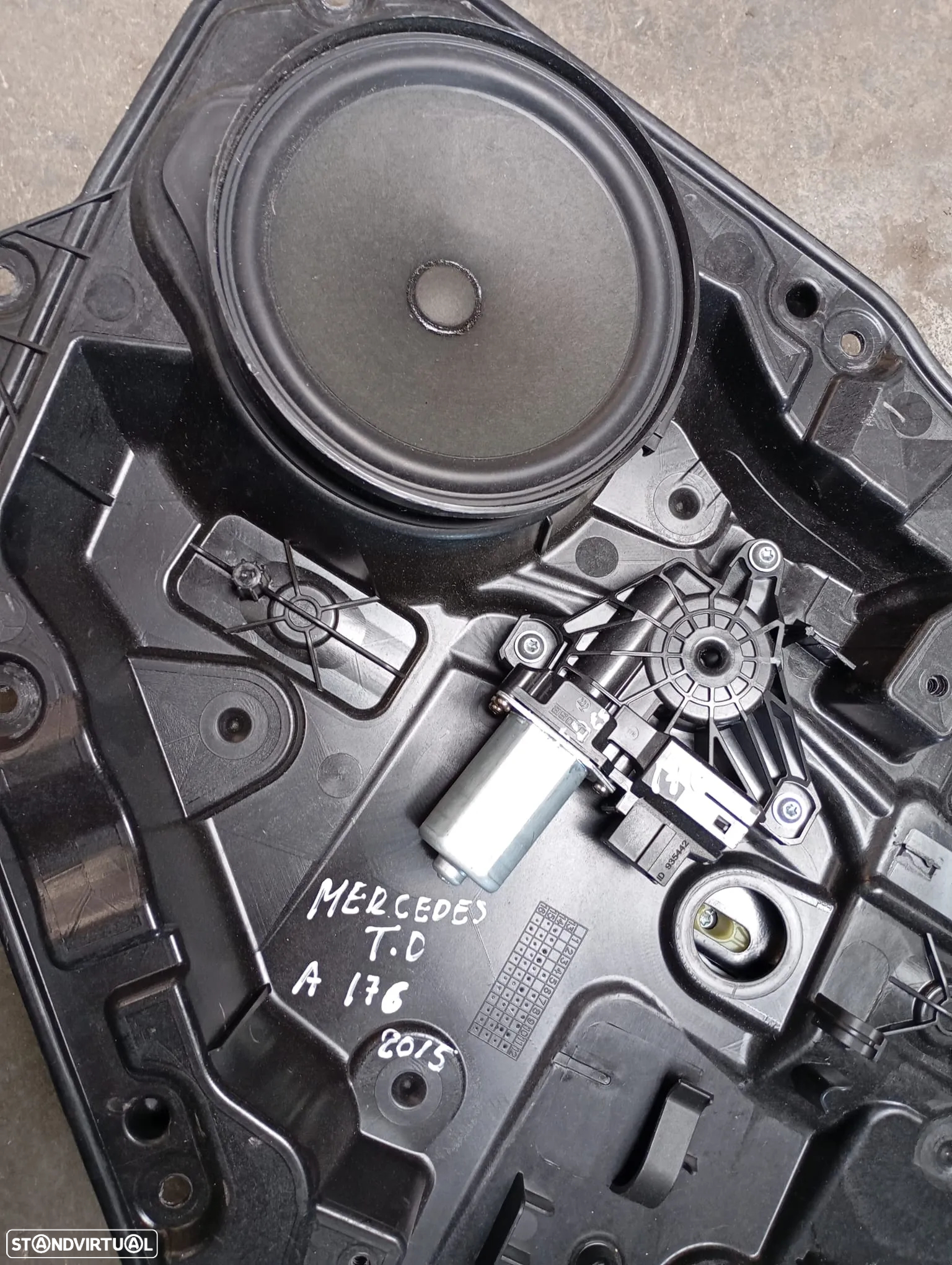 MERCEDES A W176 ELEVADOR TRAS DIRETO - E094 - 3