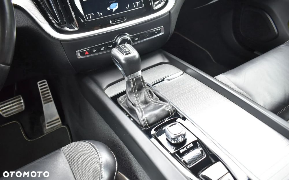 Volvo V60 D3 R-Design - 12