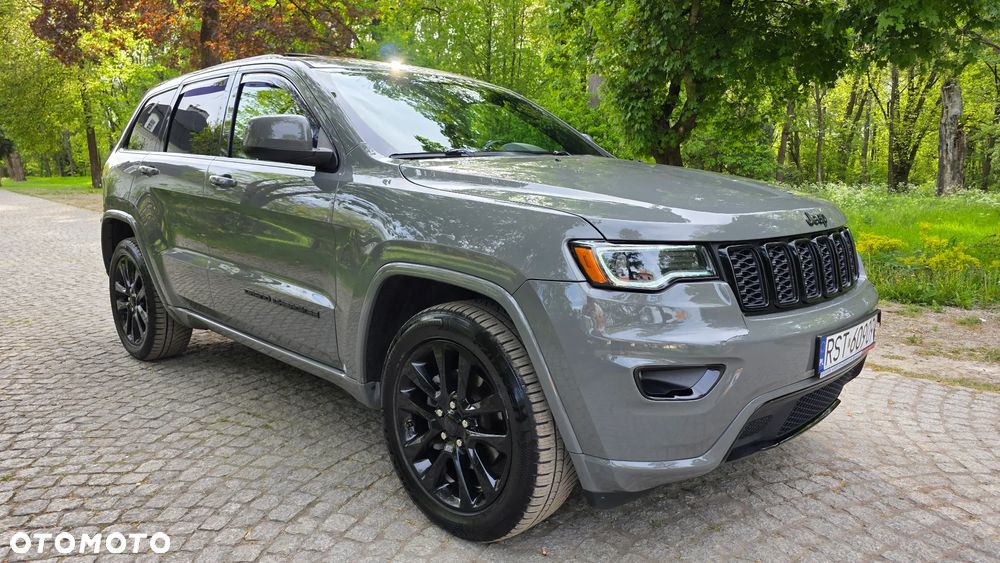 Jeep Grand Cherokee - 1