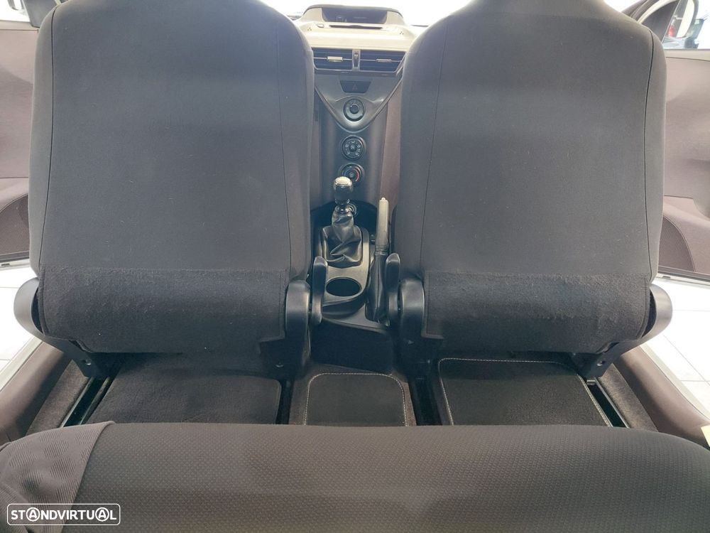 Toyota iQ 1.0 VVT-i - 33