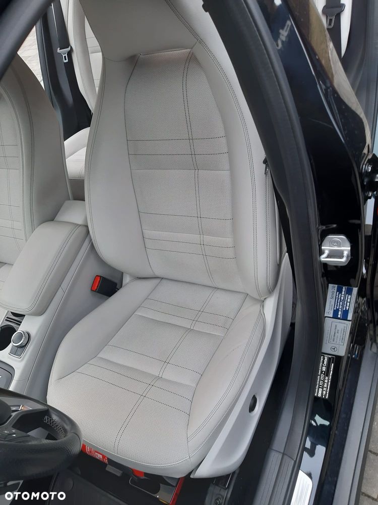 Mercedes-Benz GLA - 10