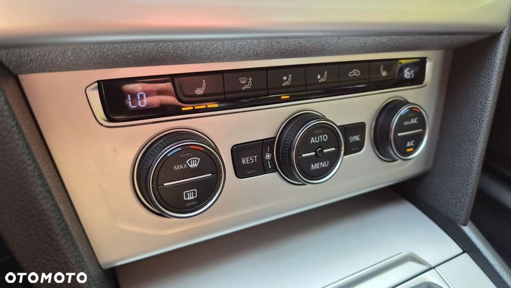 Volkswagen Passat - 26