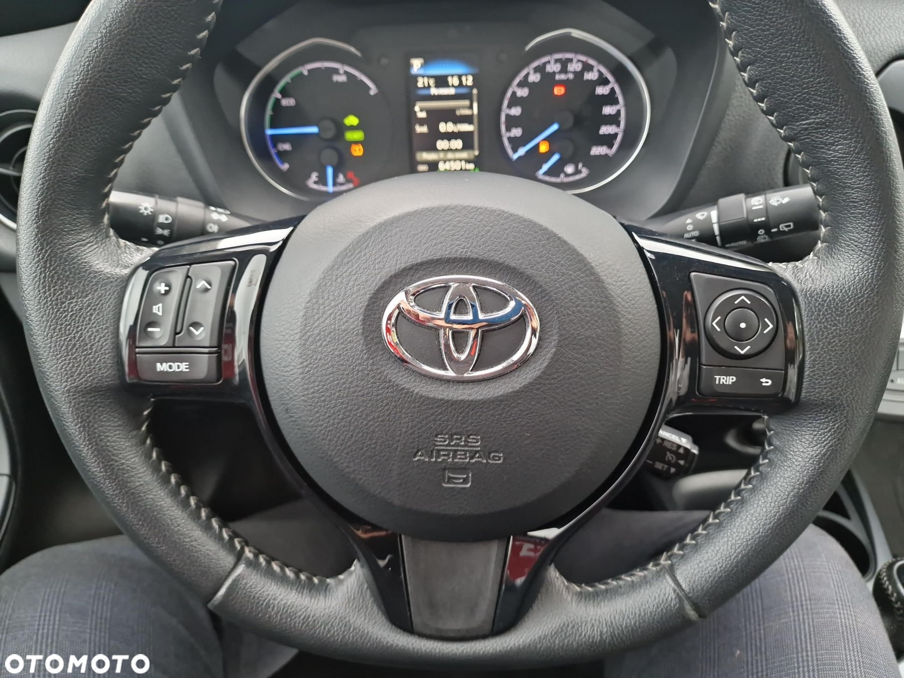 Toyota Yaris Hybrid 100 Premium EU6 - 22