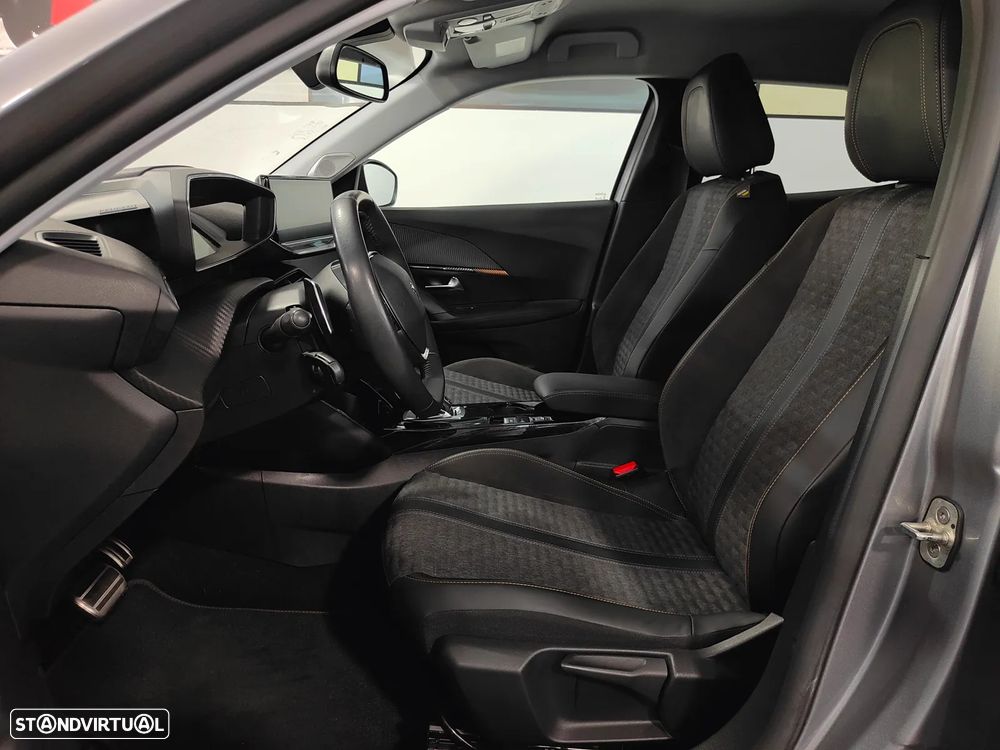 Peugeot 2008 1.2 PureTech Allure EAT8 - 31