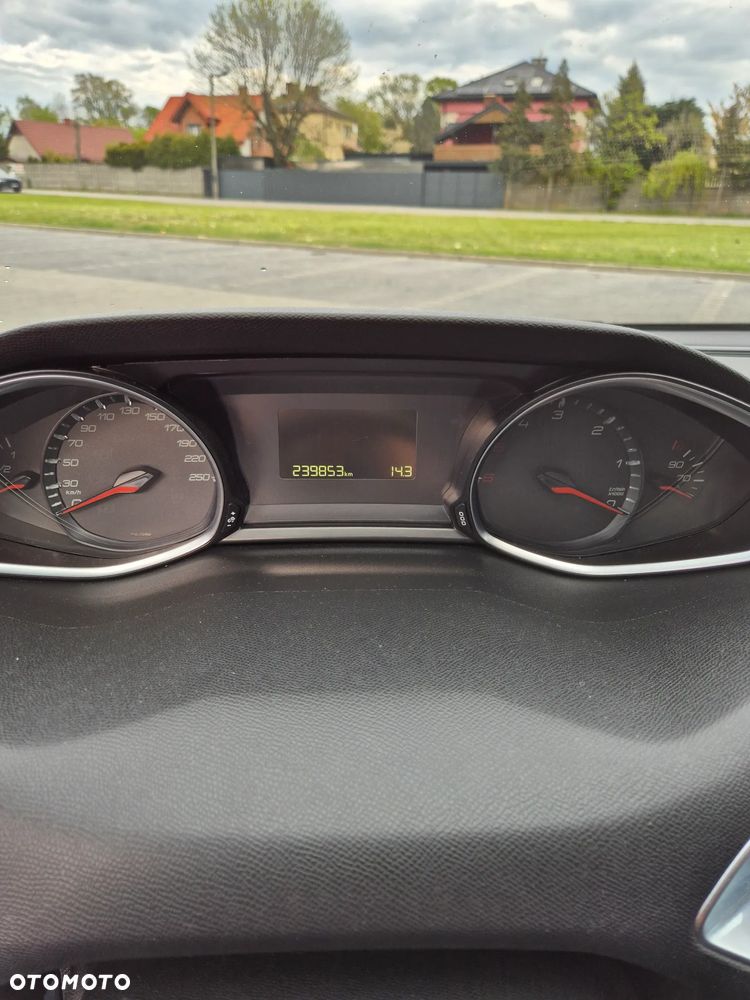 Peugeot 308 1.6 BlueHDi Allure S&S - 16