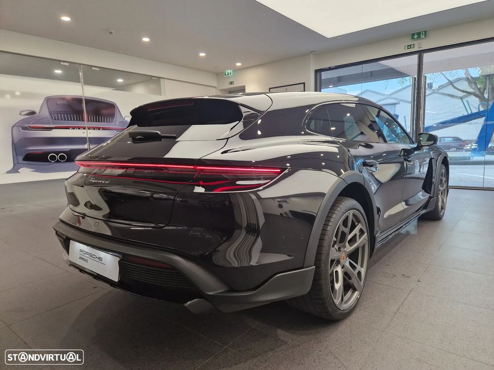Porsche Taycan Cross Turismo 4 - 6