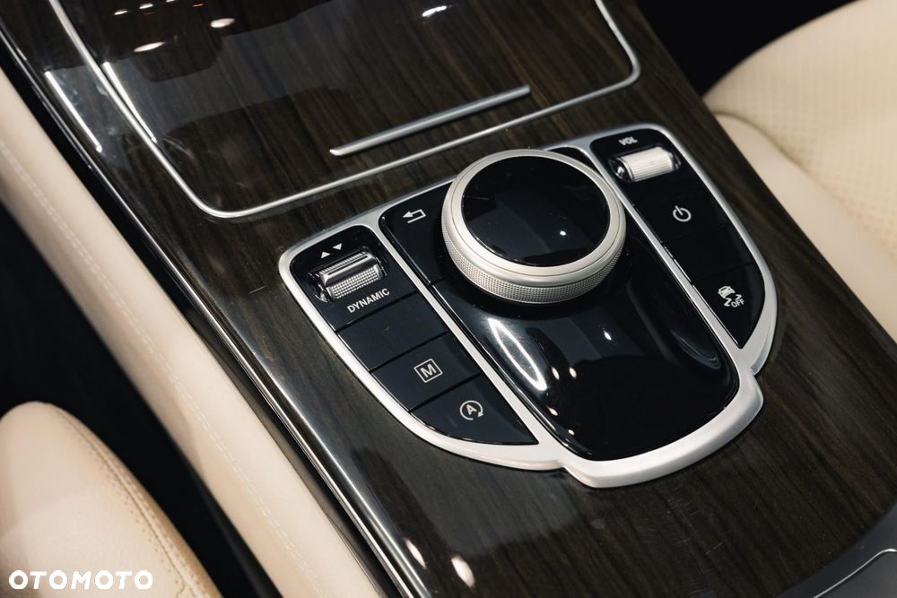 Mercedes-Benz GLC 300 4-Matic - 22
