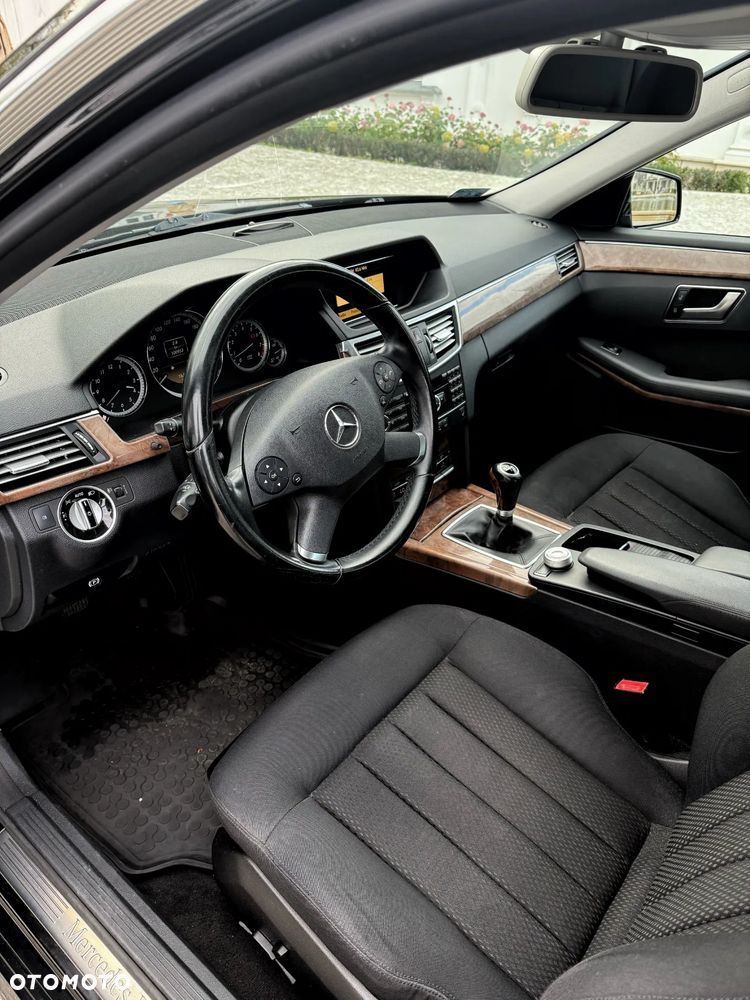 Mercedes-Benz Klasa E 200 CGI BlueEffICIENCY Avantgarde - 6