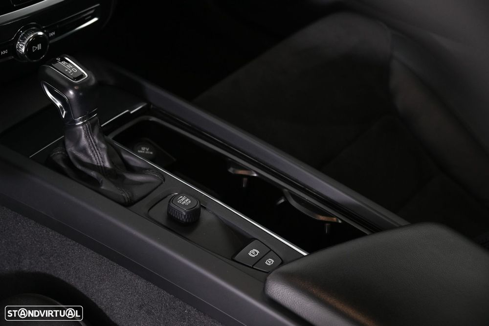 Volvo V60 2.0 D3 Momentum Geartronic - 21