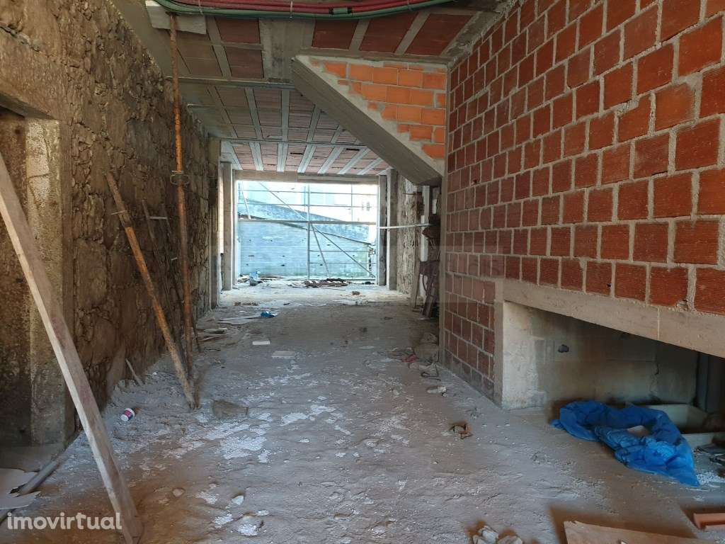 Loja junto ao Mercado Municipal - Centro, nova com pequeno terraço ... - Grande imagem: 3/7