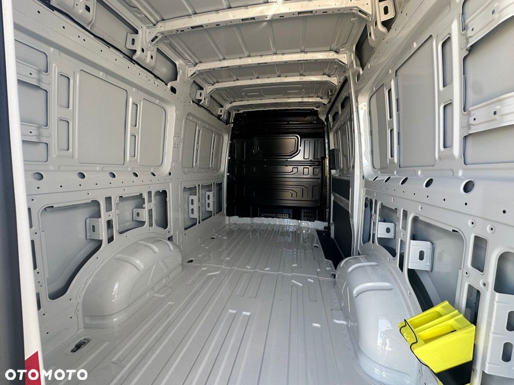 Volkswagen Crafter 35 2.0 TDI L3H3 177 KM AUTOMAT - 23
