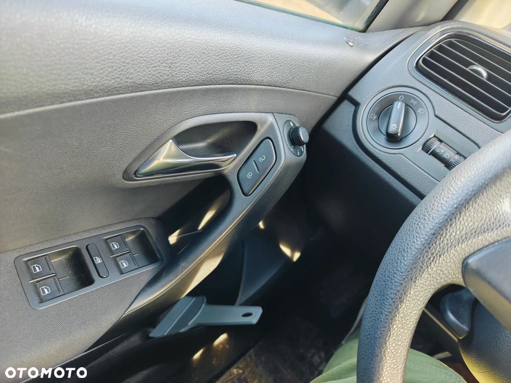 Volkswagen Polo 1.2 Comfortline - 24