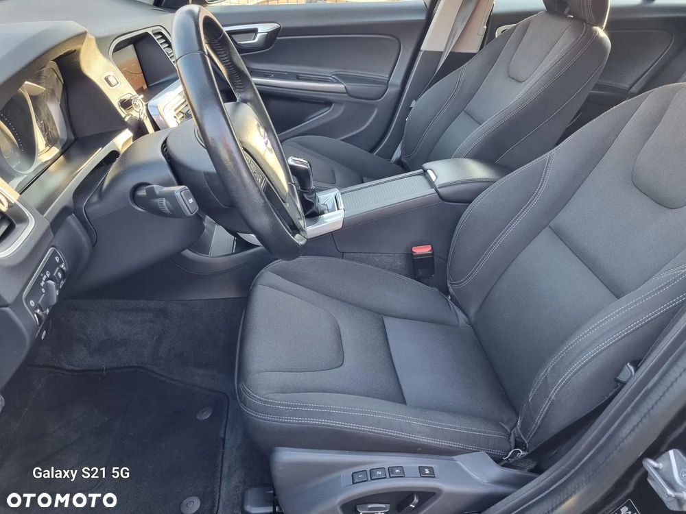 Volvo V60 D2 Momentum - 10
