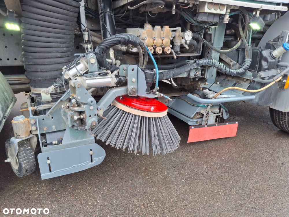 Mercedes-Benz Axor 1829 Zamiatarka BUCHER OptiFant 70 2 Silniki Karcher Wysokiego Ciśnienia Szczotki L/R Listwa Ciśnieniowa + Lanca Eunited PM10 - 8