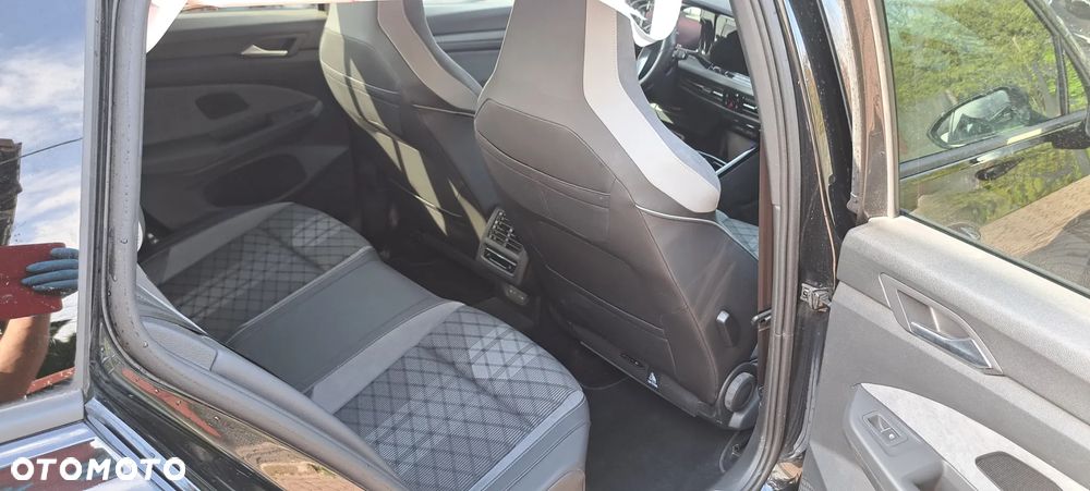 Volkswagen Golf Variant 2.0 TDI SCR DSG R-Line - 13