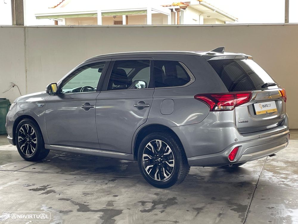 Mitsubishi Outlander 2.0 MIVEC Instyle Navi+ - 3