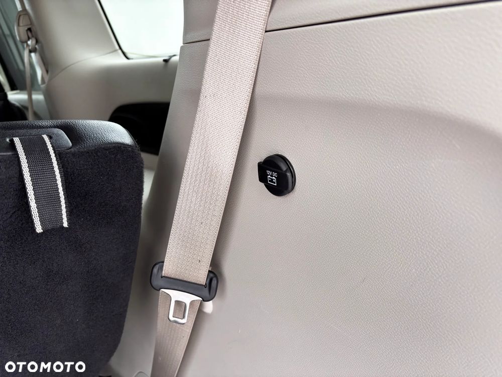 Chrysler Pacifica - 32