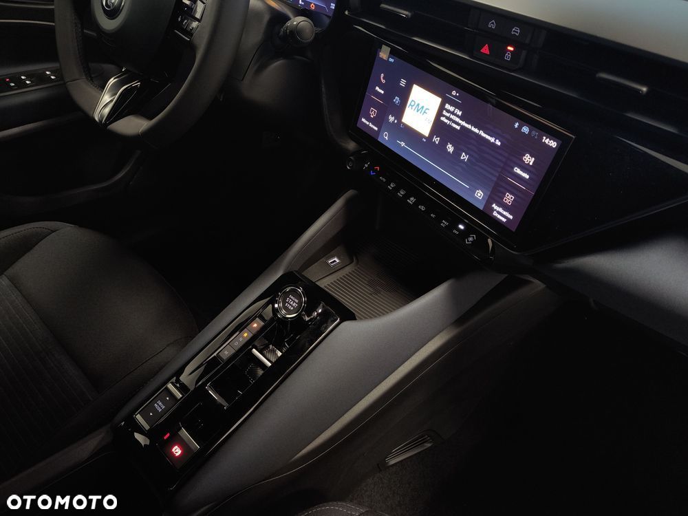 Alfa Romeo Junior 1.2 mHEV Ibrida eDCT - 11