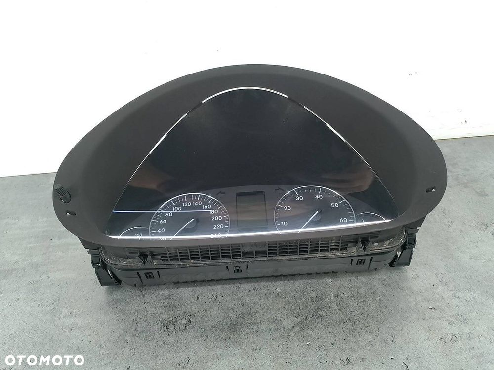 LICZNIK MERCEDES-BENZ KLASA C W203 A2035404348 110.080.327/001 SIEMENS 1.8 - 4