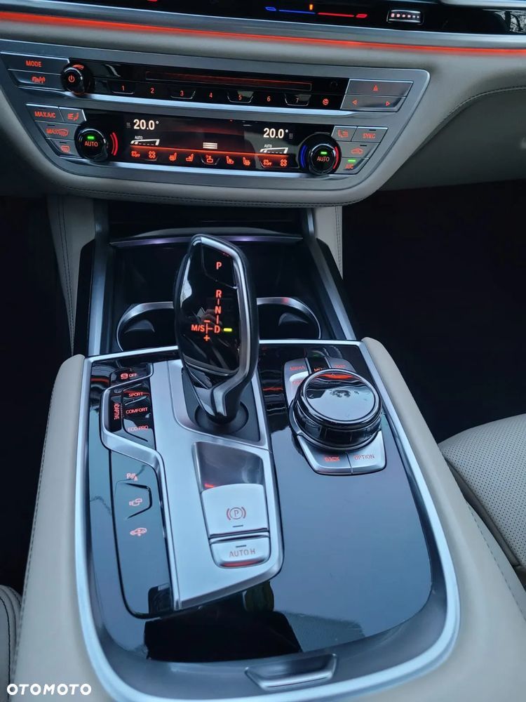 BMW Seria 7 750Li xDrive - 16