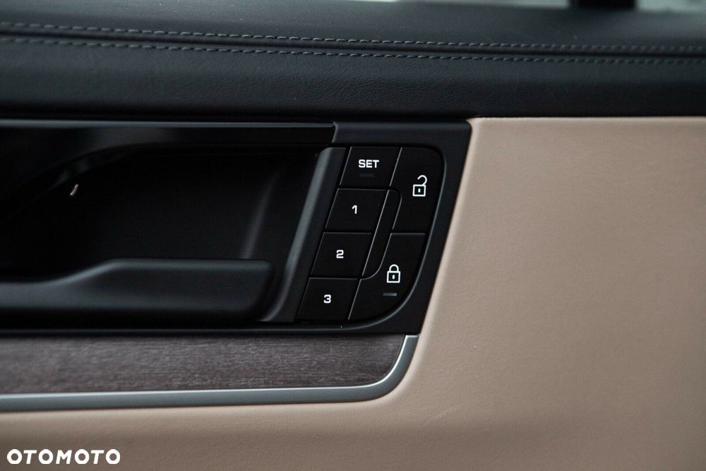 Porsche Cayenne - 21