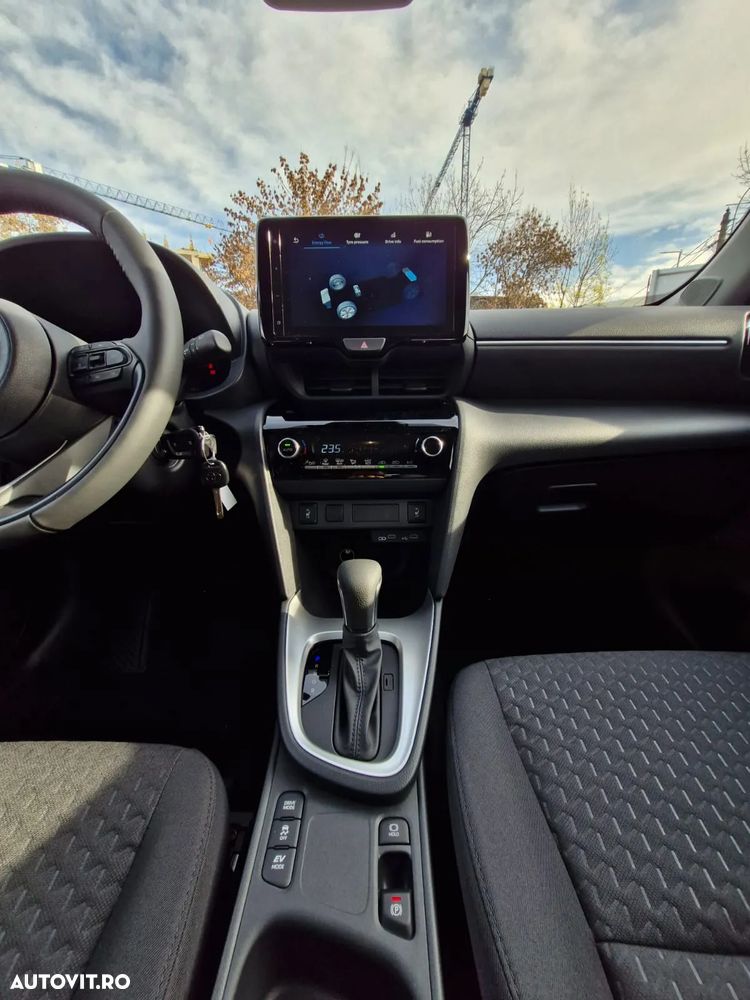 Toyota Yaris Cross - 18