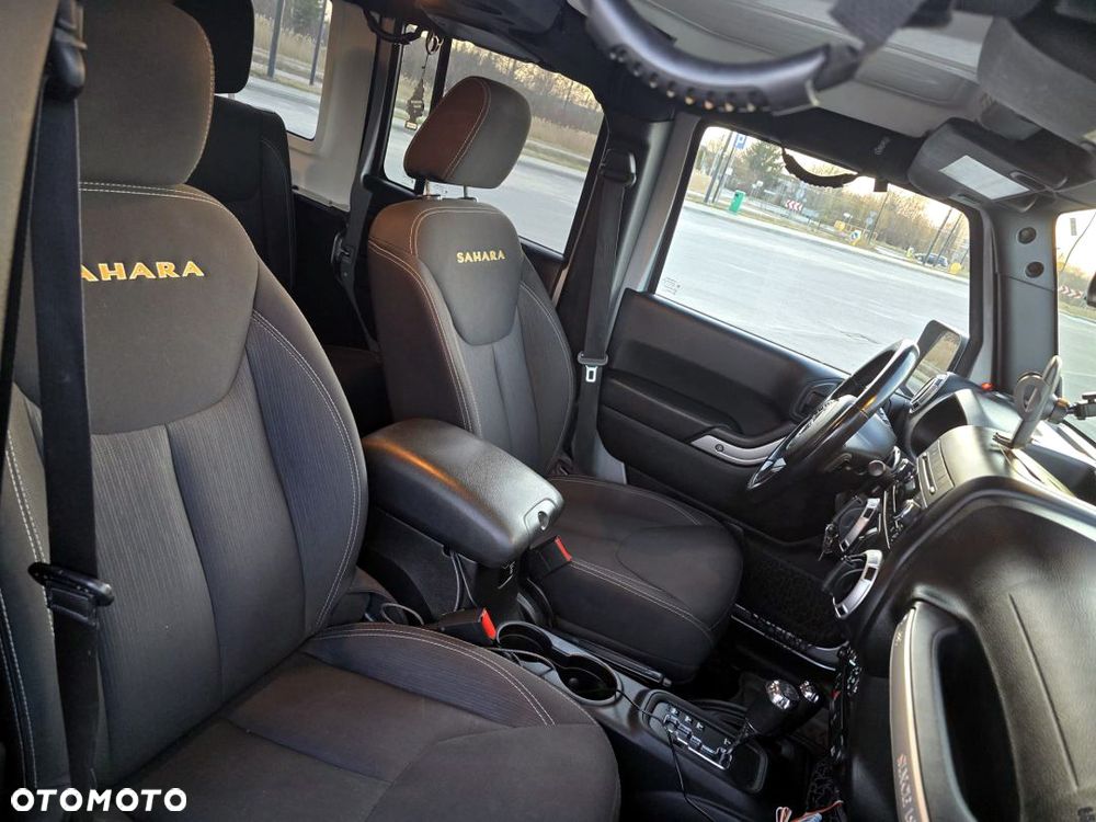 Jeep Wrangler 3.6 Unlim Sahara - 38
