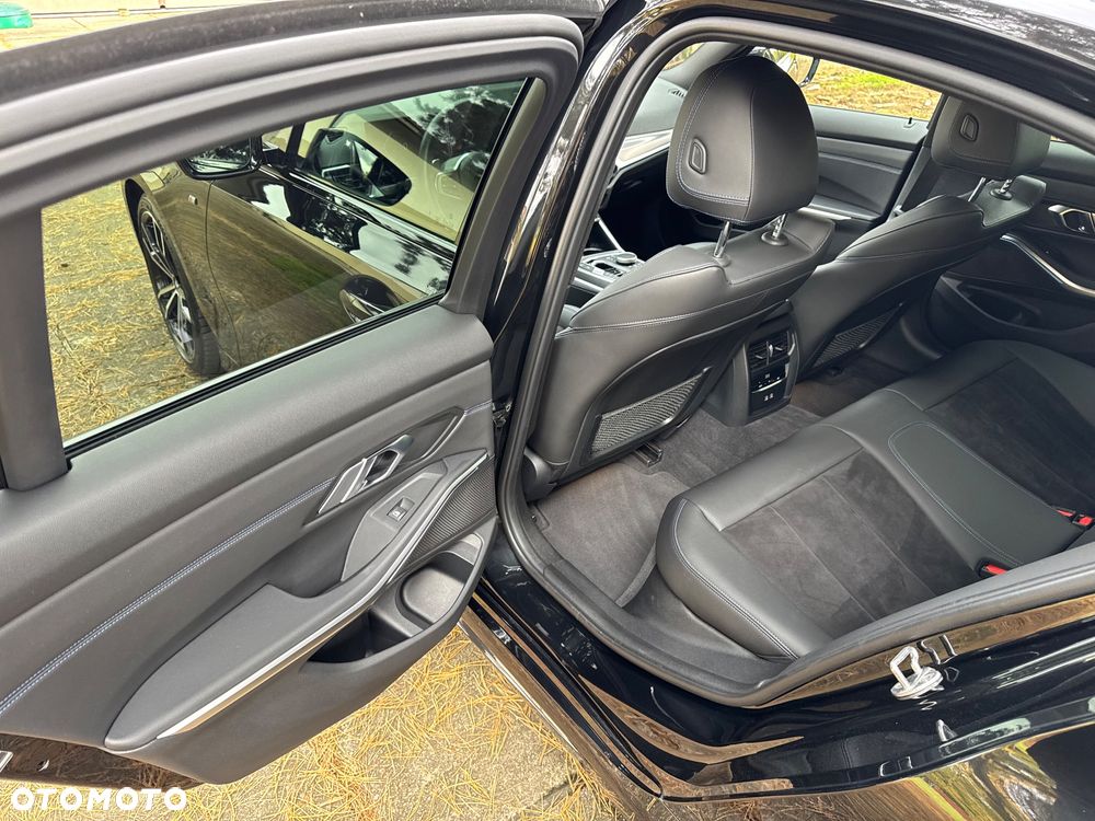 BMW Seria 3 320d xDrive M Sport Sport - 17