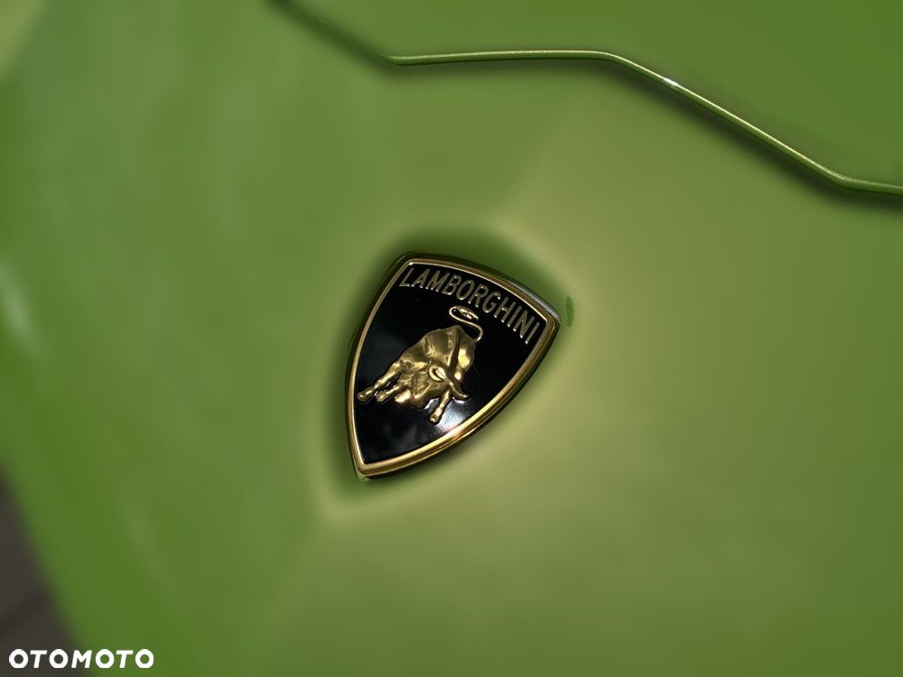 Lamborghini Aventador - 21