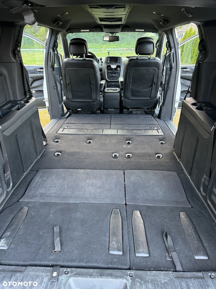 Chrysler Town & Country 3.6 Limited - 9