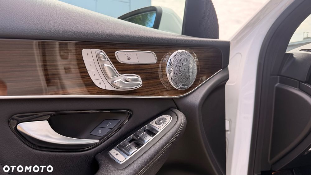 Mercedes-Benz GLC 300 4Matic 9G-TRONIC AMG Line - 12