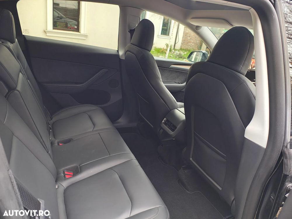 Tesla Model Y Long Range Dual Motor AWD - 11