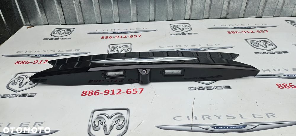 Chrysler Pacifica 2016- Blenda klapy bagażnika Listwa klapy Kamera cofania KOLOR  PUV - 2