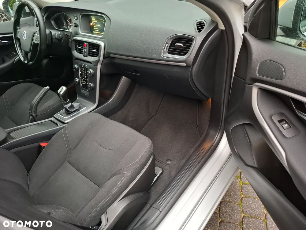 Volvo V40 D2 Kinetic - 12
