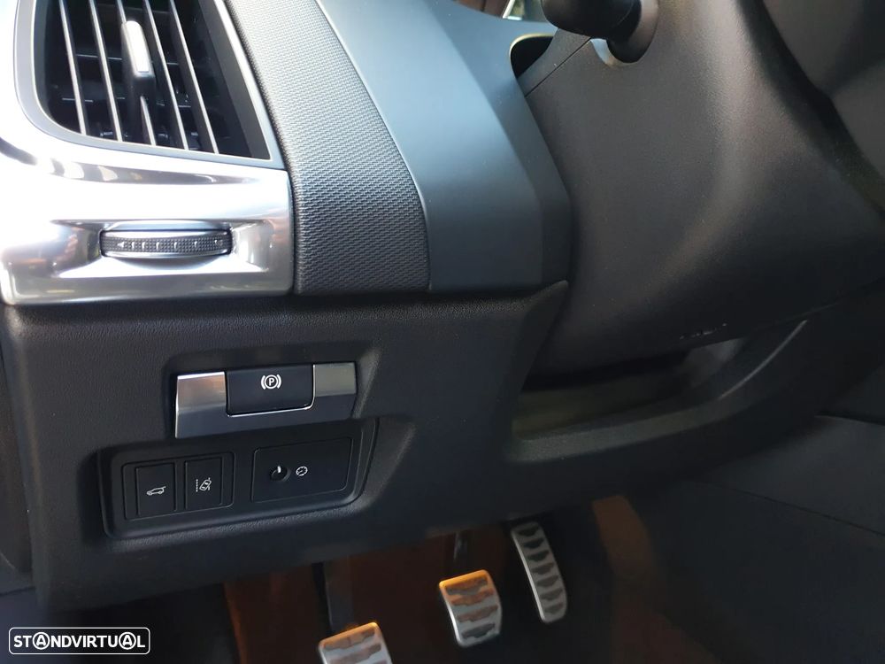 Jaguar E-Pace 2.0 i4D R-Dynamic S - 12