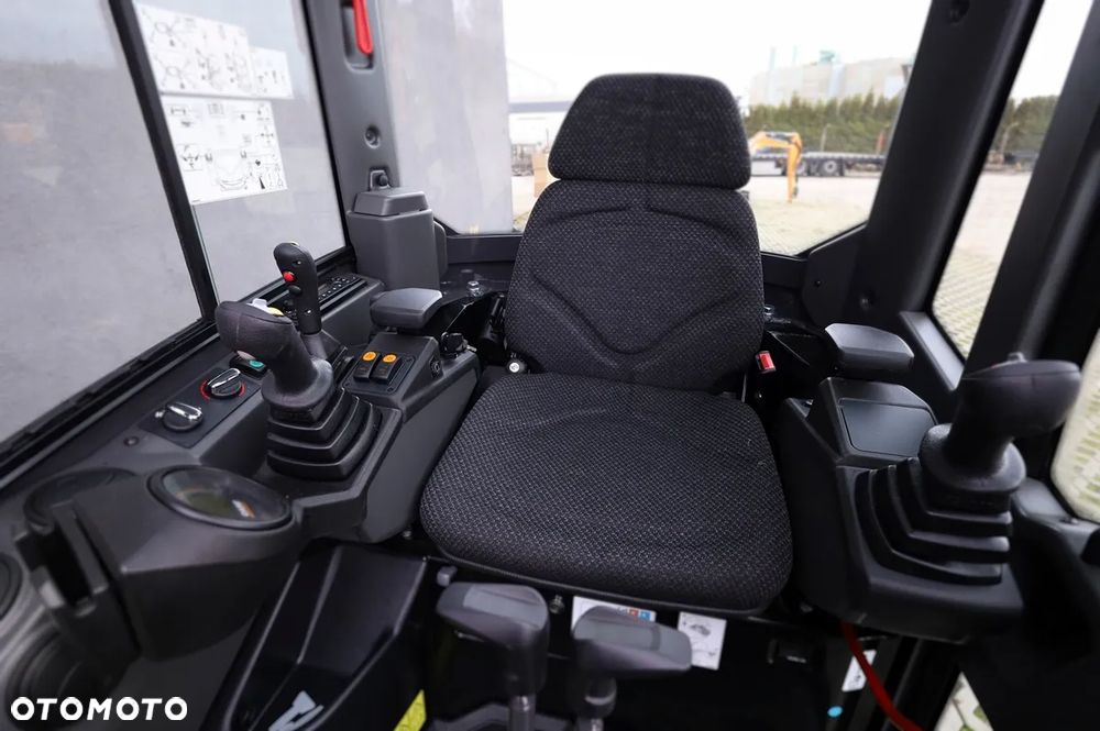 Case CX17D nowa nieużywana od autoryzowanego dealera - 10