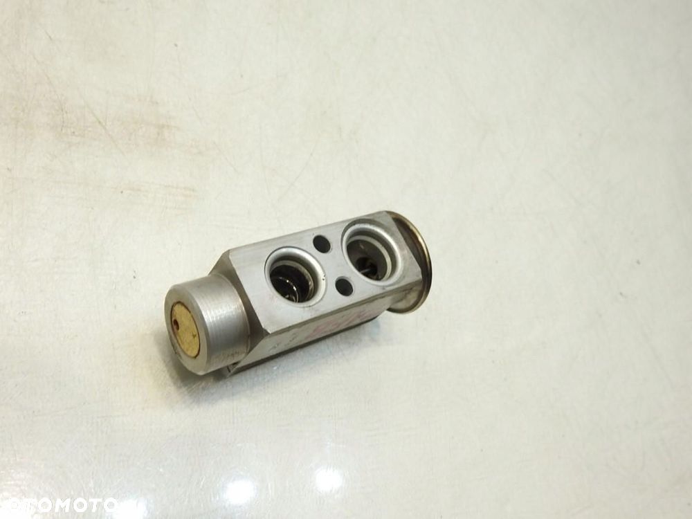 ZAWÓR ROZPRĘŻNY KLIMATYZACJI OPEL ZAFIRA B 1.9 CDTI - 3