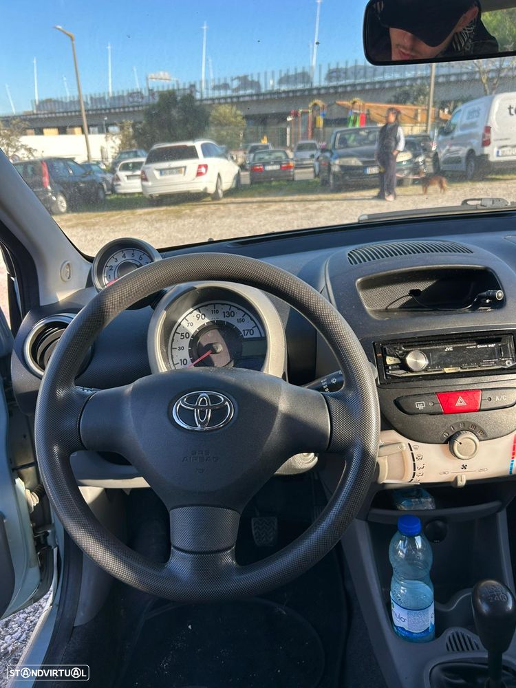Toyota Aygo 1.0 - 16