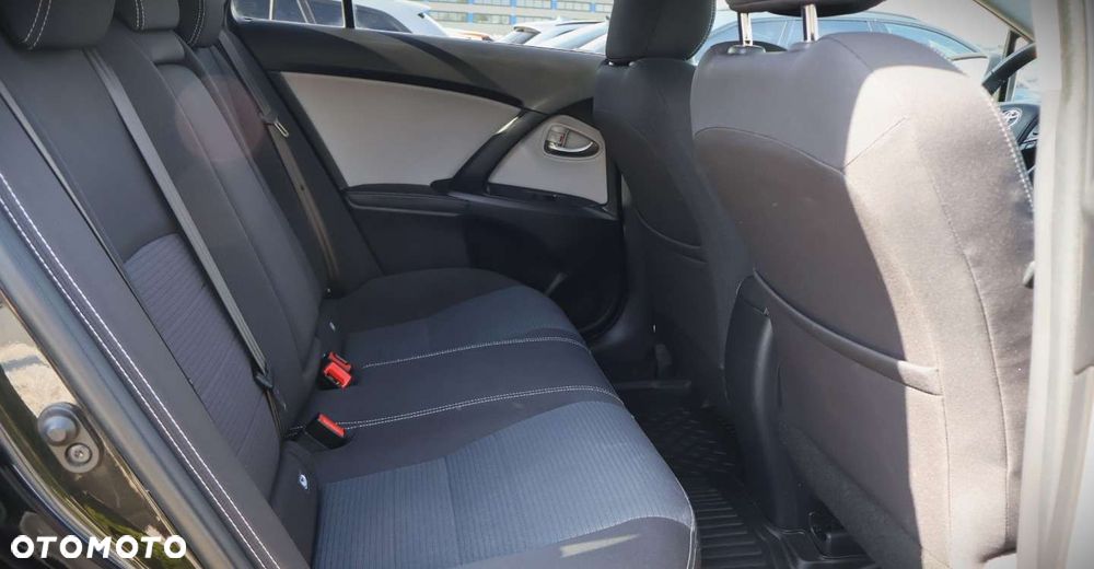 Toyota Avensis - 16