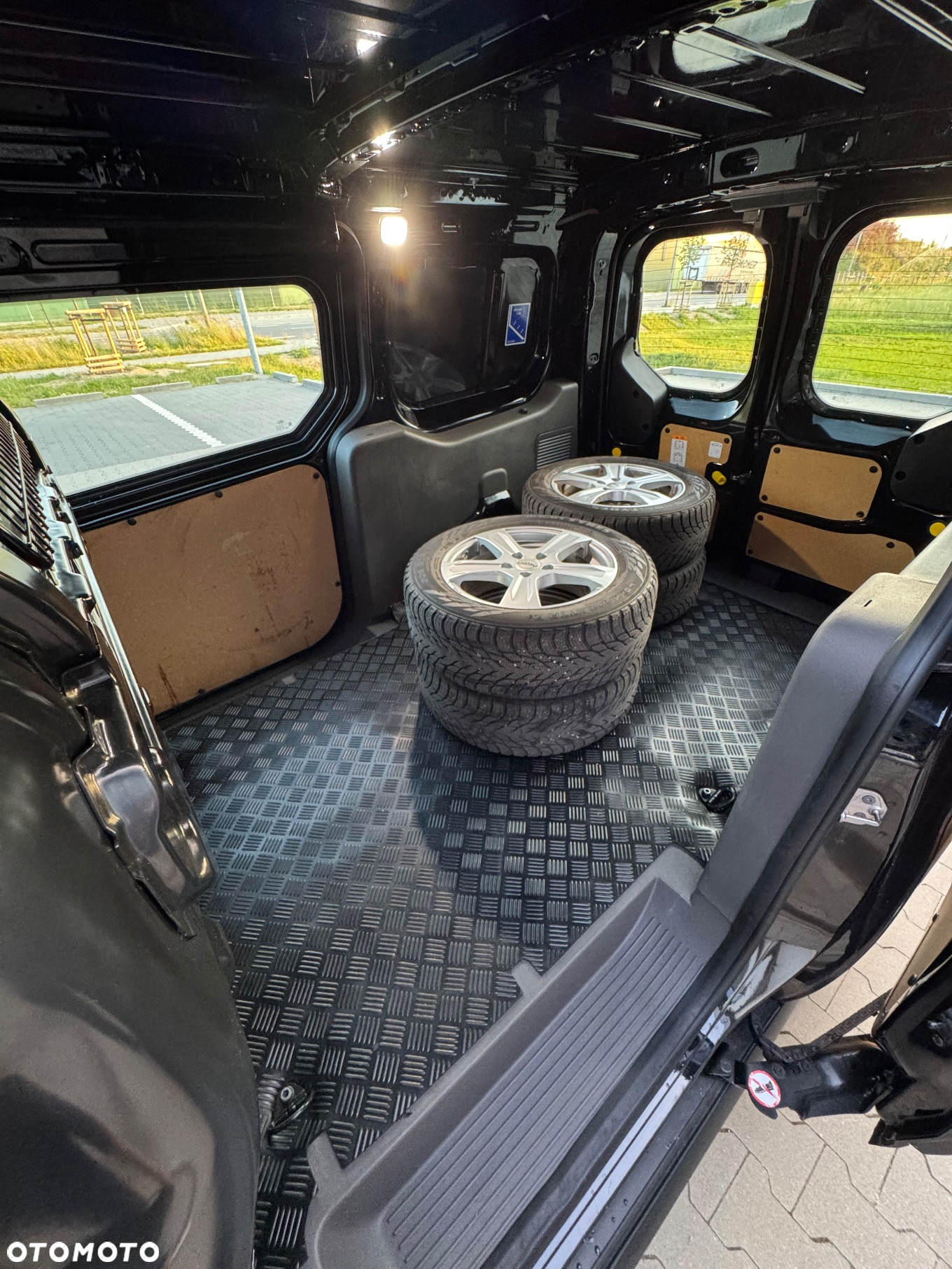 Ford Transit Connect - 24