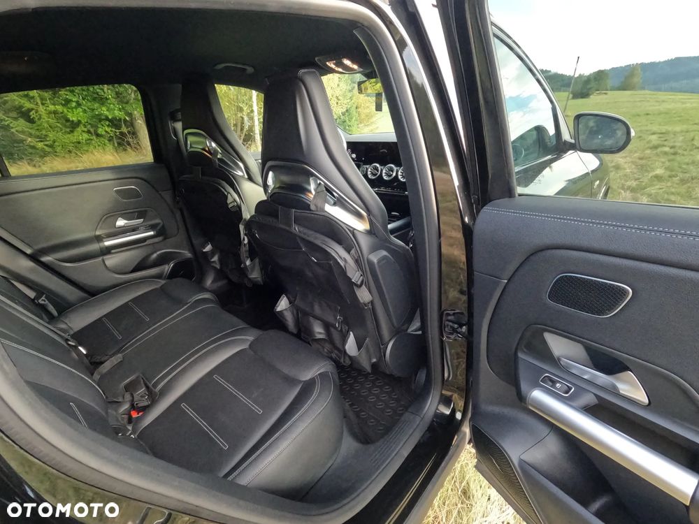 Mercedes-Benz GLA - 16