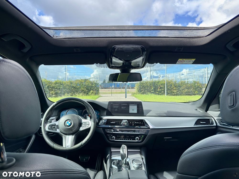 BMW Seria 5 520d M Sport - 24