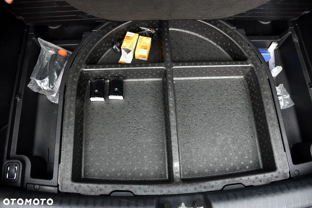 Kia Niro 1.6 GDI Hybrid M - 29