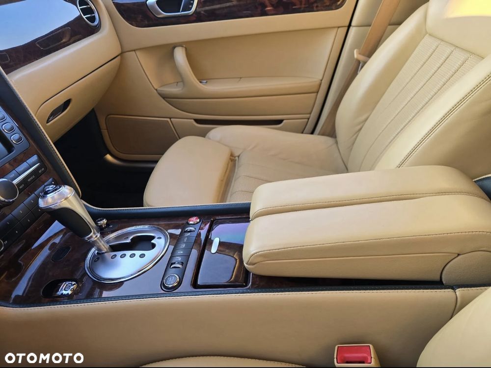 Bentley Flying Spur - 16