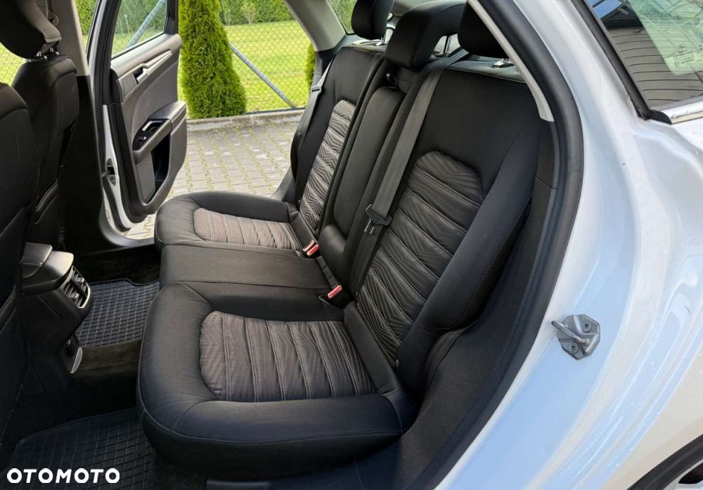 Ford Fusion - 16