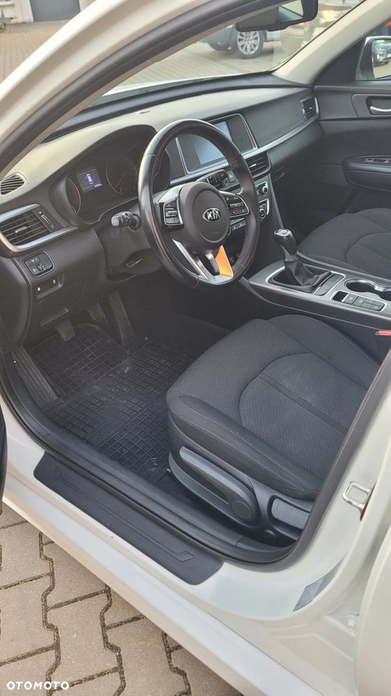 Kia Optima 2.0 M - 8