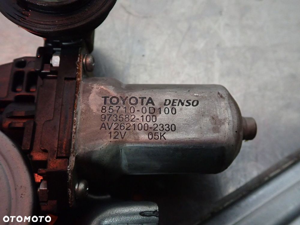 PODNOŚNIK SZYB LEWY TYŁ TOYOTA COROLLA E15 85710-0D100 - 3
