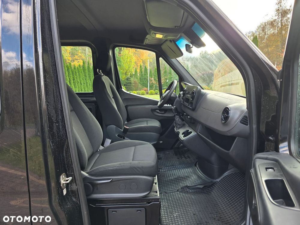 Mercedes-Benz Sprinter - 13