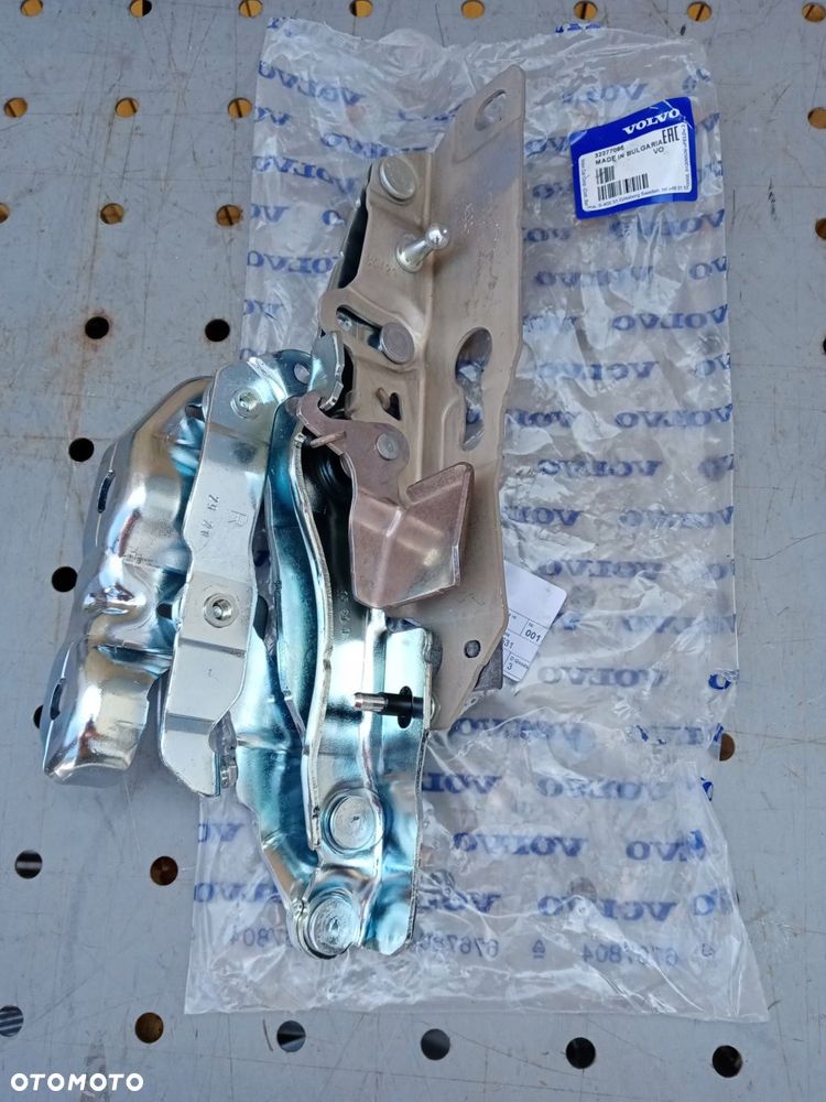 PRAWY ZAWIAS MASKI VOLVO V60 II S60 III - 1