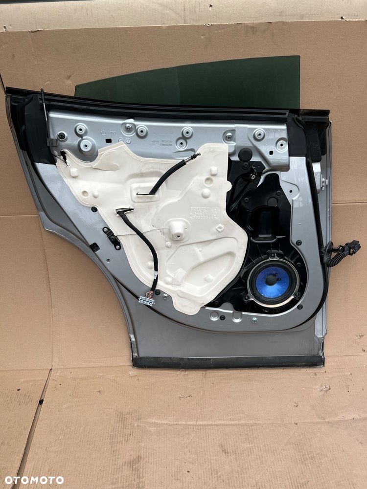 MASERATI LEVANTE TYLNE LEWE DRZWI KOMPLETNE - 2